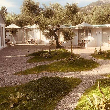 Barreira Beachfront Rooms 6 Kalamata Exterior photo