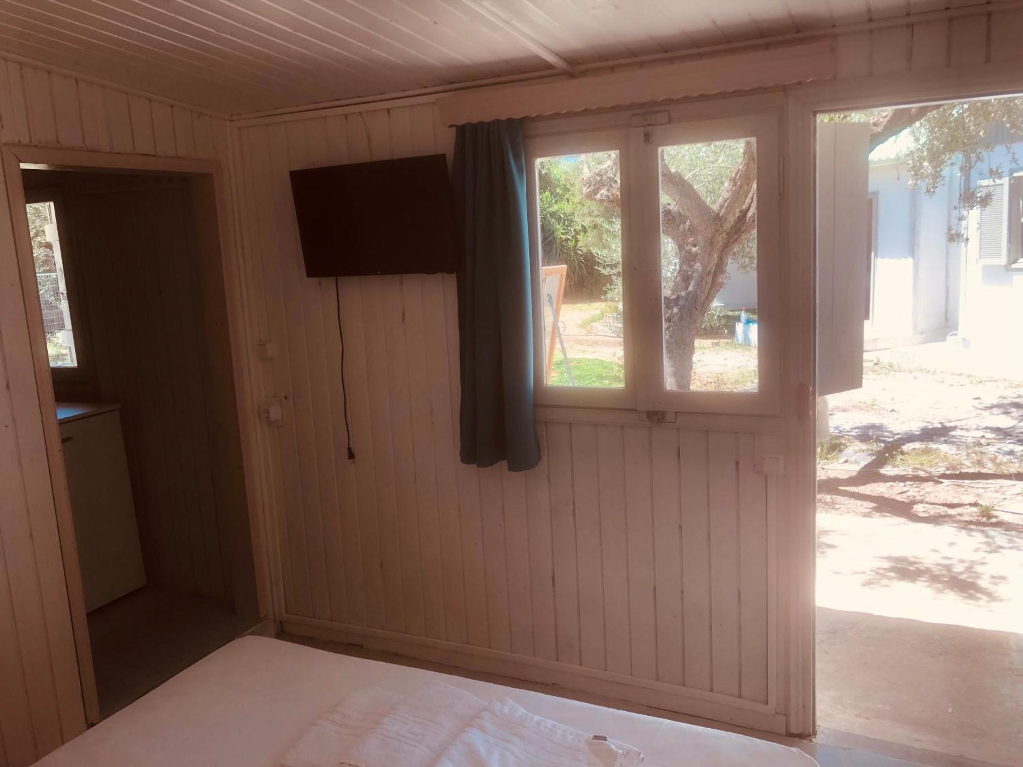 Barreira Beachfront Rooms 6 Kalamata Exterior photo