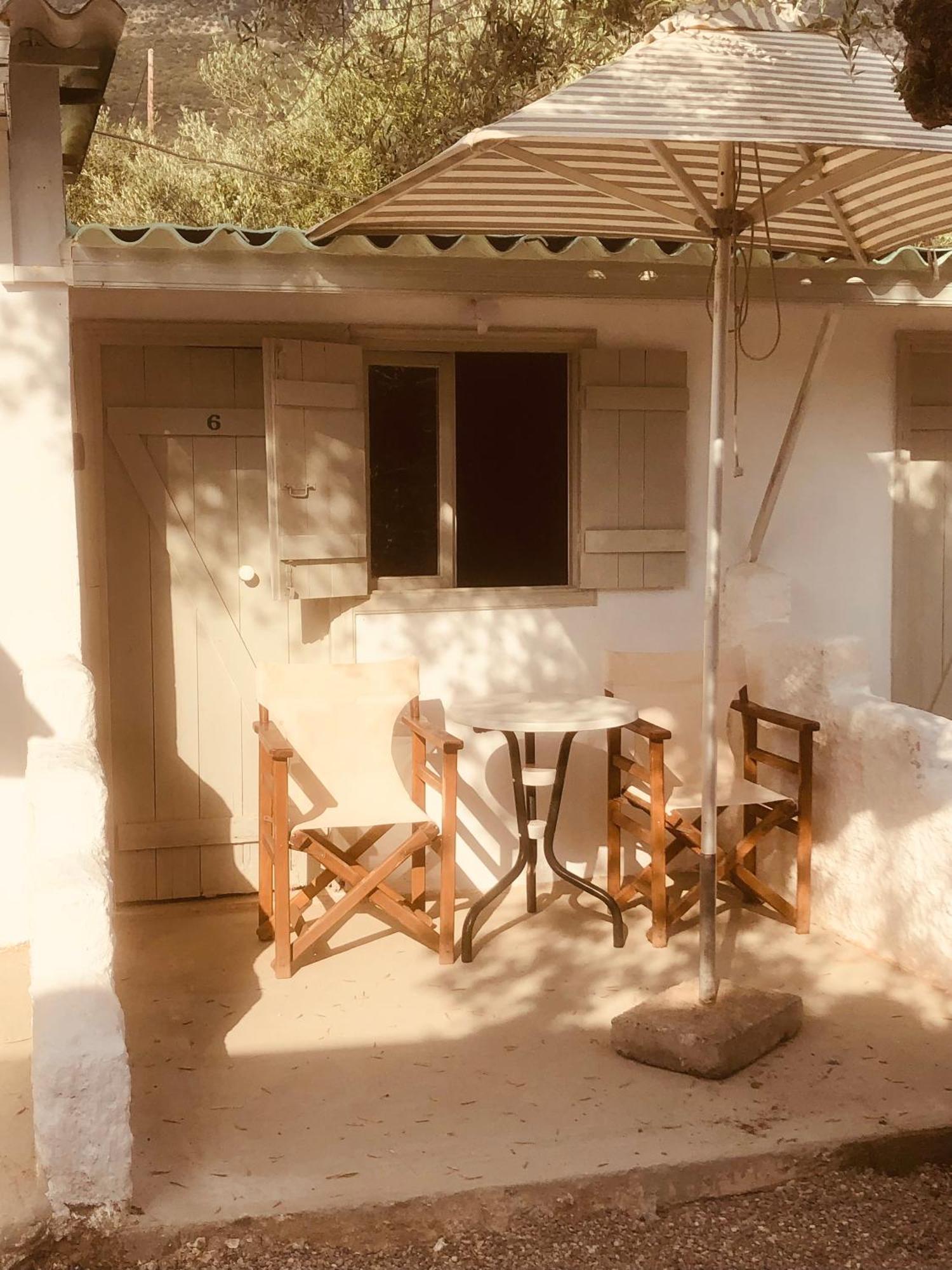 Barreira Beachfront Rooms 6 Kalamata Exterior photo